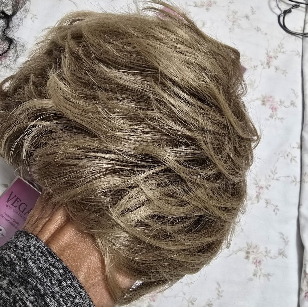 Vegas Wig Collection Short Synthetic Hair Wig - Picture 9 of 9